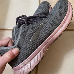 Brooks, size 10